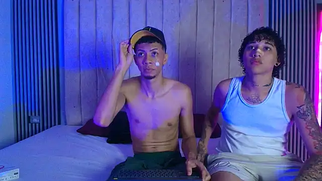 Snapshot of DustinandJordan chatting on 11-25-25, 04:45 DustinandJordan online show from 11-25-25, 04:45