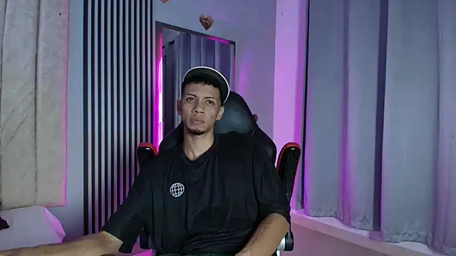 Snapshot of DustinandJordan chatting on 11-26-25, 05:08 DustinandJordan online show from 11-26-25, 05:08