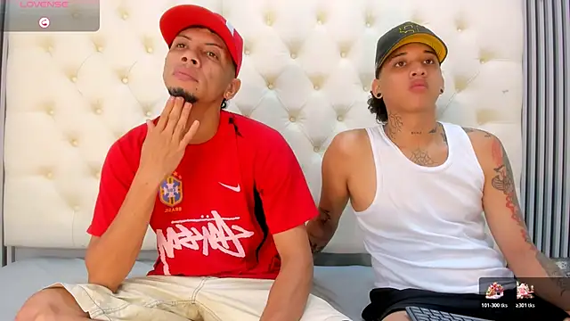 Snapshot of DustinandJordan chatting on 12-18-25, 01:17 DustinandJordan online show from 12-18-25, 01:17