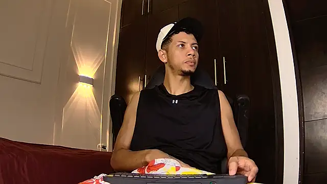 Snapshot of DustinandJordan chatting on 01-12-26, 08:14 DustinandJordan online show from 01-12-26, 08:14