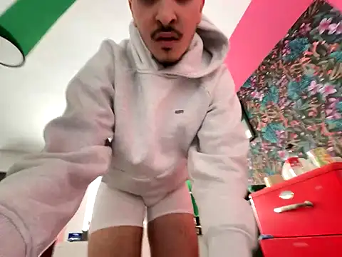 Snapshot of amo660 chatting on 12-15-25, 09:57 amo660 online show from 12-15-25, 09:57