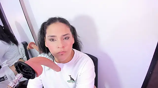 TIFFANY GLOW   online show from 01-10-26, 03:41