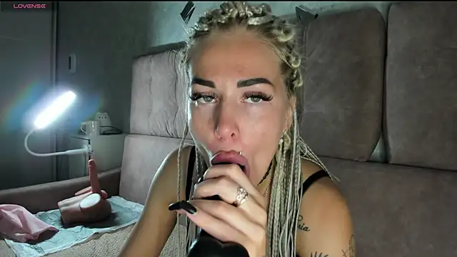 Snapshot of Kira_Key chatting on 07-02-26, 04:57 Kira Key online show from 07-02-26, 04:57