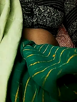 Snapshot of Hut_rotu_cute chatting on 05-29-26, 05:22 Hut rotu cute online show from 05-29-26, 05:22