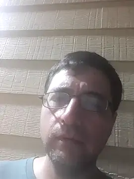 Snapshot of Gearsuit chatting on 09-10-25, 04:56 Gearsuit online show from 09-10-25, 04:56