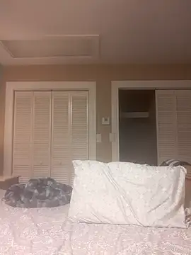 Snapshot of Gearsuit chatting on 10-18-25, 10:16 Gearsuit online show from 10-18-25, 10:16