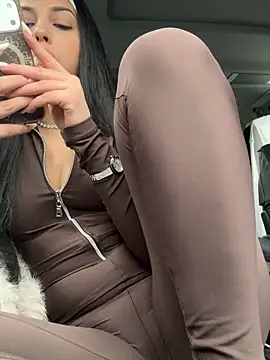 Snapshot of Bella_Vixen_ chatting on 02-15-26, 12:14 Bella Vixen online show from 02-15-26, 12:14