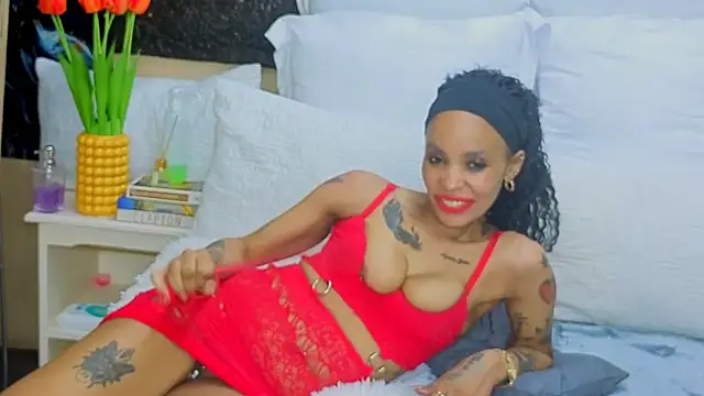 Snapshot of CaramelNatashaxx chatting on 10-12-25, 05:01 CaramelNatashaxx online show from 10-12-25, 05:01