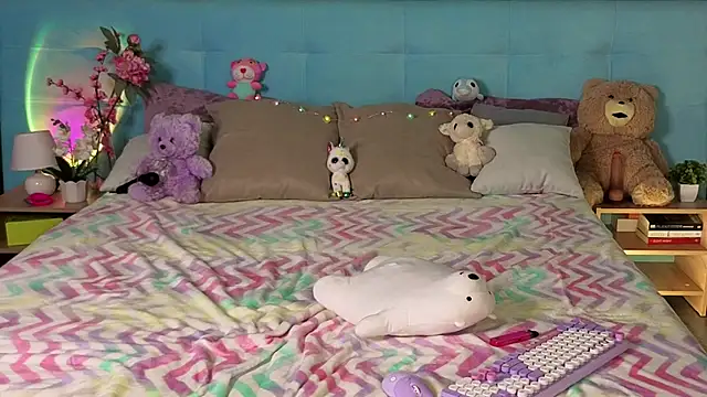 Aurora Bennet online show from 11-27-25, 11:07