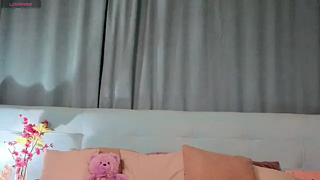 Snapshot of Aurora_Bennet chatting on 02-18-26, 11:11 Aurora Bennet online show from 02-18-26, 11:11