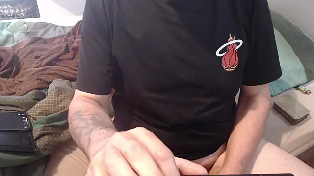 idiotpig66 online show from 03-22-25, 10:04