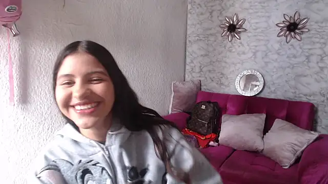 Snapshot of Evagirl69 chatting on 06-08-26, 01:33 Evagirl69 online show from 06-08-26, 01:33