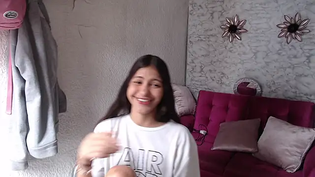 Snapshot of Evagirl69 chatting on 06-18-26, 12:31 Evagirl69 online show from 06-18-26, 12:31
