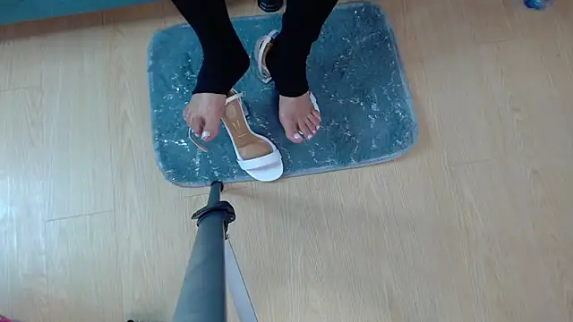 Snapshot of Vickysweeeettt chatting on 09-13-25, 08:19 Vickysweeeettt online show from 09-13-25, 08:19