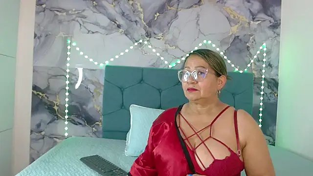 Snapshot of Vickysweeeettt chatting on 09-16-25, 08:10 Vickysweeeettt online show from 09-16-25, 08:10