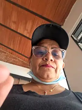 Snapshot of Vickysweeeettt chatting on 02-20-26, 04:40 Vickysweeeettt online show from 02-20-26, 04:40