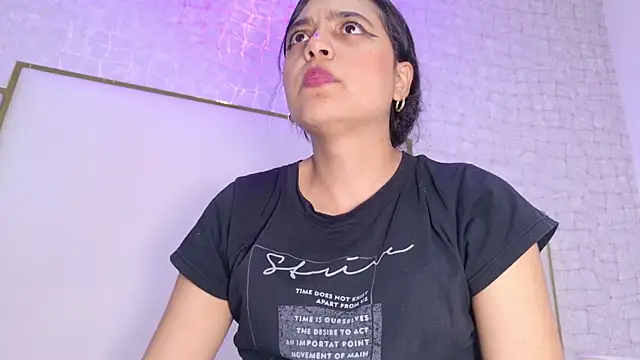 Snapshot of thalia888_ chatting on 05-17-26, 07:10 thalia888 online show from 05-17-26, 07:10