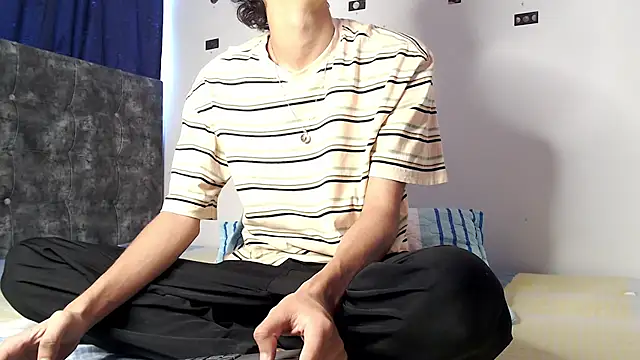 Snapshot of alexmark_ chatting on 04-21-26, 04:56 alexmark online show from 04-21-26, 04:56