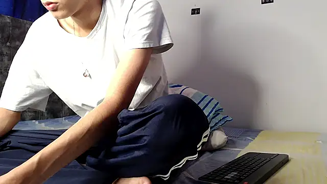 Snapshot of alexmark_ chatting on 04-23-26, 05:04 alexmark online show from 04-23-26, 05:04