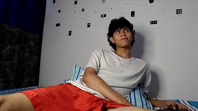 Snapshot of alexmark_ chatting on 05-12-26, 04:59 alexmark online show from 05-12-26, 04:59