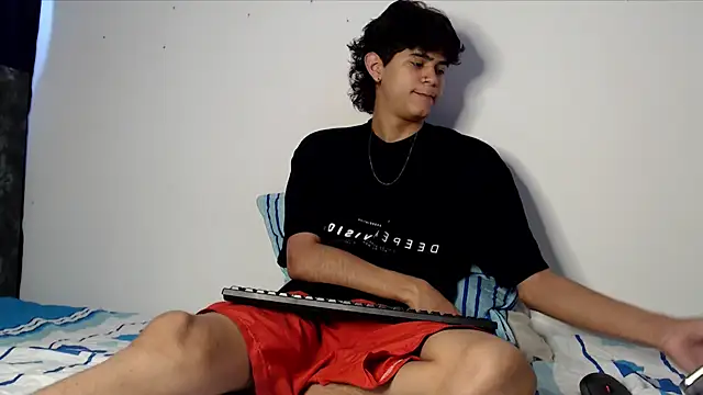 Snapshot of alexmark_ chatting on 05-29-26, 03:10 alexmark online show from 05-29-26, 03:10