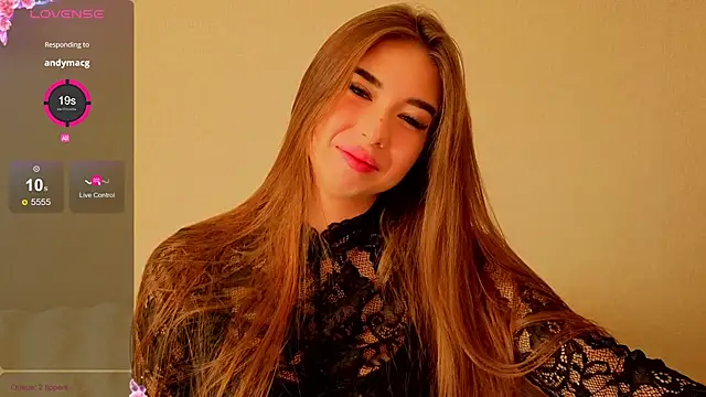 Snapshot of evapuffy chatting on 10-26-25, 10:21 evapuffy online show from 10-26-25, 10:21