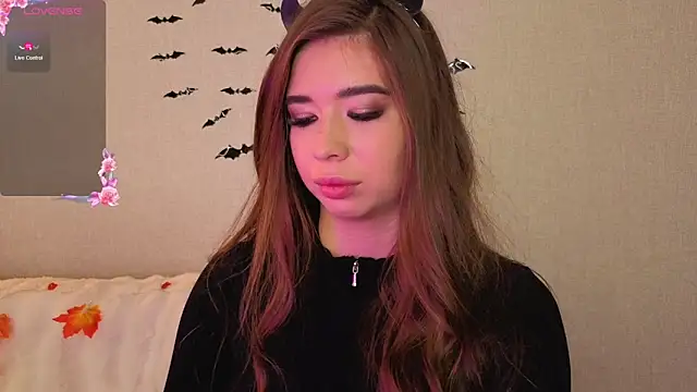 Snapshot of evapuffy chatting on 10-28-25, 11:36 evapuffy online show from 10-28-25, 11:36