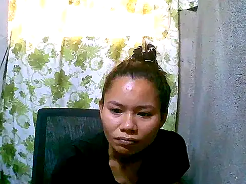 Snapshot of Sweeetgurll chatting on 09-21-25, 01:51 Sweeetgurll online show from 09-21-25, 01:51