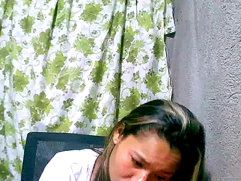 Snapshot of Sweeetgurll chatting on 09-21-25, 05:47 Sweeetgurll online show from 09-21-25, 05:47