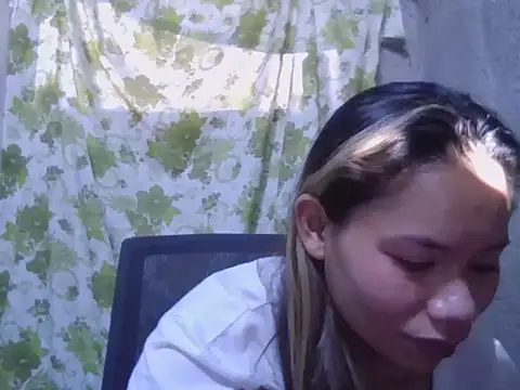 Snapshot of Sweeetgurll chatting on 11-16-25, 12:38 Sweeetgurll online show from 11-16-25, 12:38