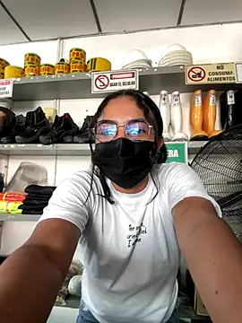 Snapshot of Kyra__Rose chatting on 11-20-25, 07:13 Kyra Rose online show from 11-20-25, 07:13