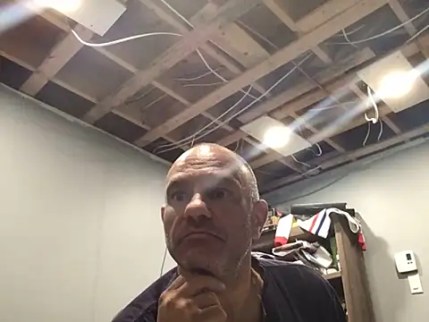 Snapshot of frankyjones8989 chatting on 10-27-25, 04:38 frankyjones8989 online show from 10-27-25, 04:38