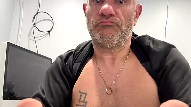 Snapshot of frankyjones8989 chatting on 11-19-25, 03:39 frankyjones8989 online show from 11-19-25, 03:39