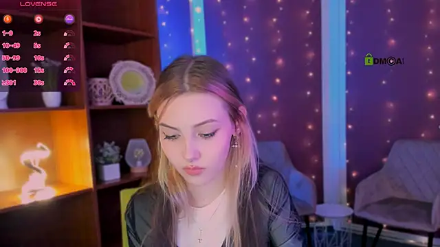 Snapshot of luna_tin chatting on 11-09-25, 06:01 luna tin online show from 11-09-25, 06:01