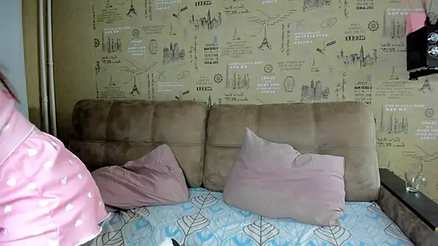 Snapshot of Kelly_Gerzikaa chatting on 10-28-25, 01:20 Kelly Gerzikaa online show from 10-28-25, 01:20