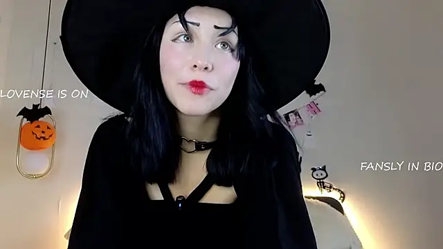 Snapshot of BritniBers chatting on 10-30-25, 02:29 BritniBers online show from 10-30-25, 02:29