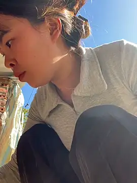 Snapshot of han-cute chatting on 11-28-25, 06:05 han-cute online show from 11-28-25, 06:05