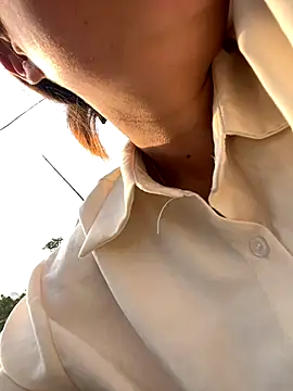 Snapshot of han-cute chatting on 12-21-25, 08:10 han-cute online show from 12-21-25, 08:10