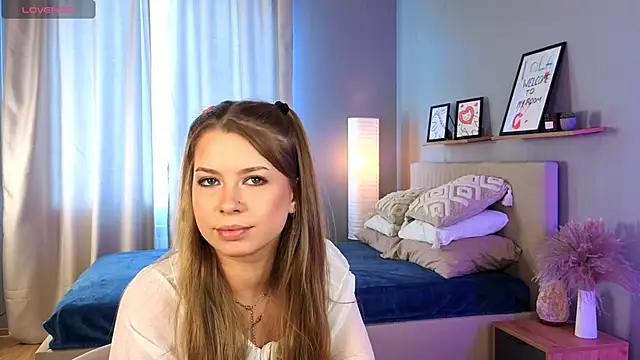 Snapshot of LollaStich chatting on 10-20-25, 08:04 LollaStich online show from 10-20-25, 08:04