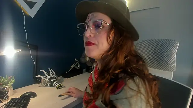 Snapshot of Skylar__Desire chatting on 10-06-25, 02:03 Skylar Desire online show from 10-06-25, 02:03