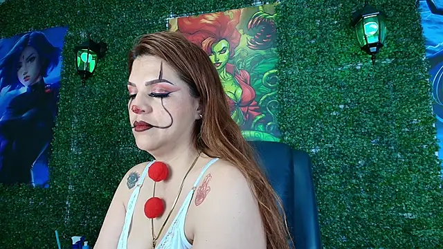 Snapshot of Skylar__Desire chatting on 10-24-25, 12:01 Skylar Desire online show from 10-24-25, 12:01