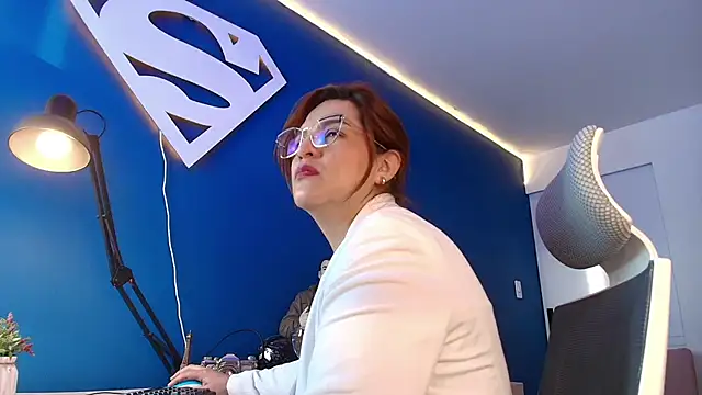 Snapshot of Skylar__Desire chatting on 11-04-25, 11:20 Skylar Desire online show from 11-04-25, 11:20