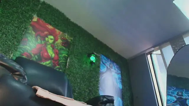 Snapshot of Skylar__Desire chatting on 11-10-25, 11:20 Skylar Desire online show from 11-10-25, 11:20