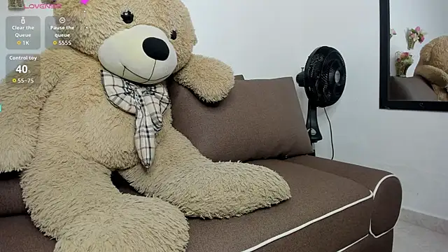 Zahra milks online show from 10-14-25, 01:45