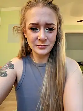 Snapshot of _Karizma_ chatting on 12-20-25, 12:45 Karizma online show from 12-20-25, 12:45