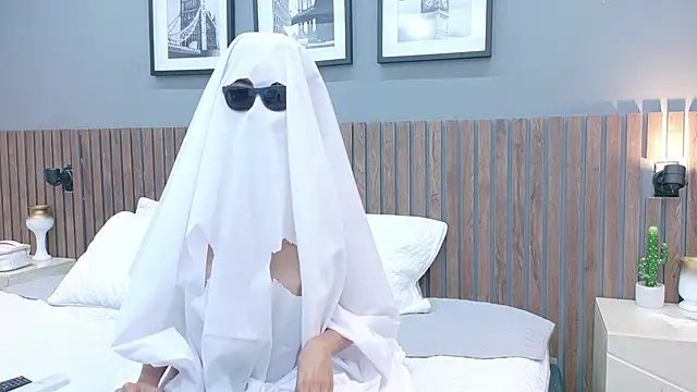 luna roja25 online show from 10-12-25, 06:01