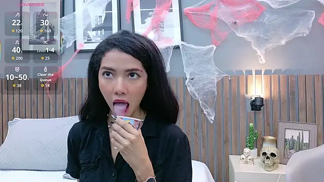 luna roja25 online show from 10-16-25, 01:45