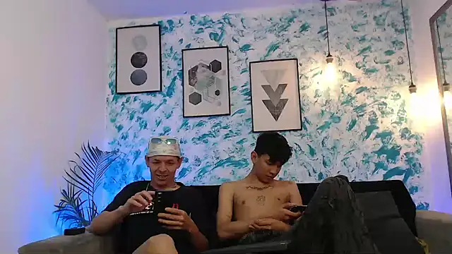 Snapshot of Marcus_and_Tony chatting on 09-23-25, 04:37 Marcus and Tony online show from 09-23-25, 04:37