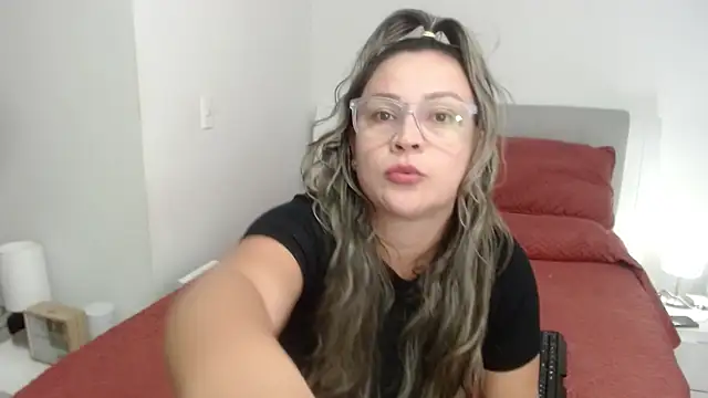 Snapshot of sophie_lopez1 chatting on 10-11-25, 03:39 sophie lopez1 online show from 10-11-25, 03:39