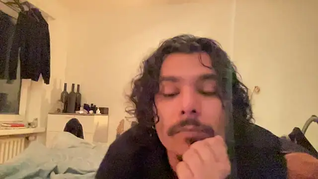 Snapshot of daddyvibes chatting on 09-20-25, 07:04 daddyvibes online show from 09-20-25, 07:04